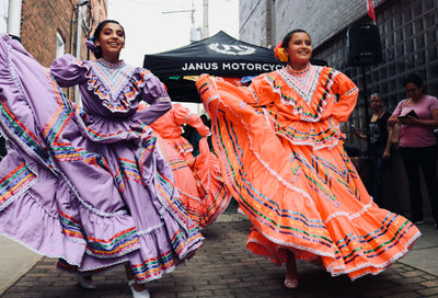 5 Nostalgic Traditions to Introduce This Hispanic Heritage Month